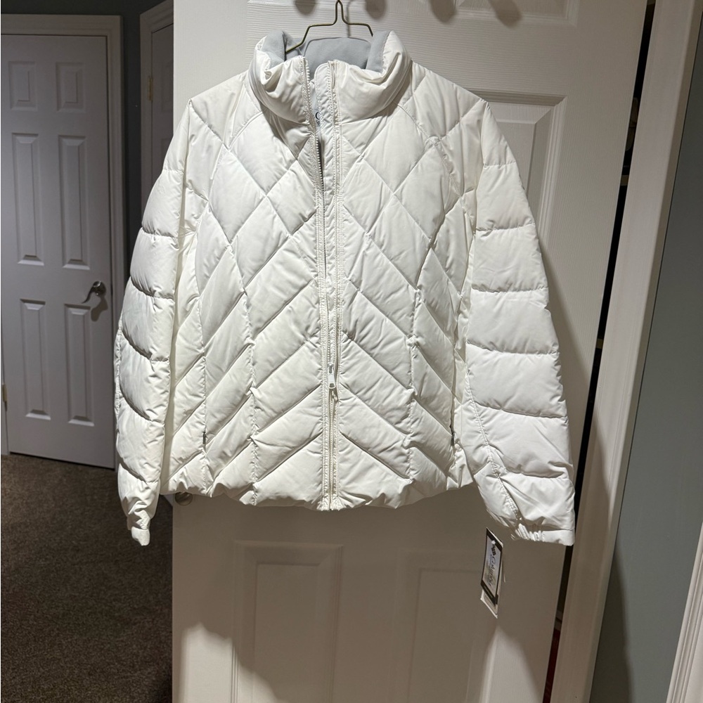 Women's White Quilted Jacket & Snow Pants